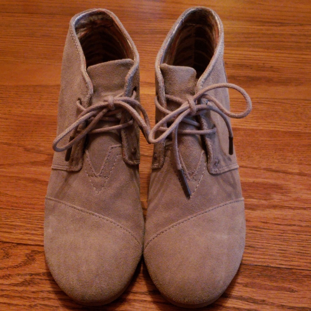 TOMS suede desert wedge.